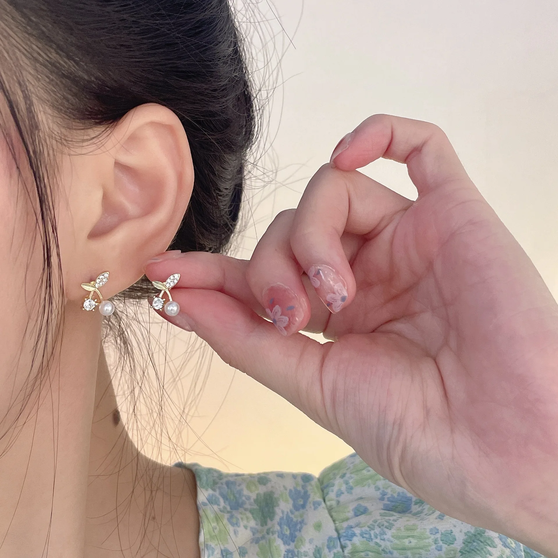 Cherry Earrings No Hole Ear Clips Inlaid Rhinestone Clip Earring Without Piercing Minimalist Earrings Jewelry CEQ269