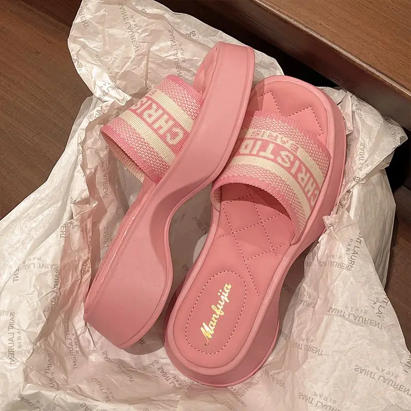 

2024 Korean Summer New Thick Sole Mesh Slippers for Women's Outwear Matsuke Retro Versatile Slippers Instagram Slippers