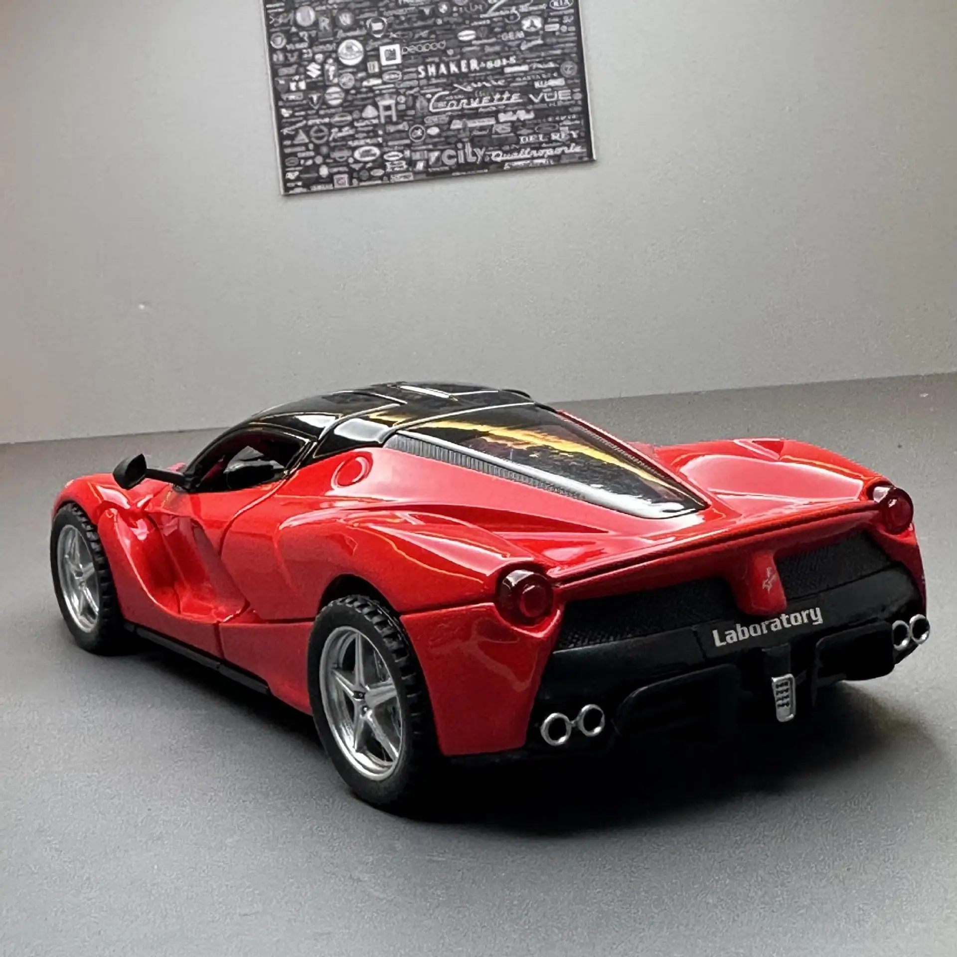 1:32 Scale Ferrari Laferrari Alloy Sports Car Model Diecasts Metal Toy Vehicles Car Model Simulation Sound and Light Kids Gifts 2
