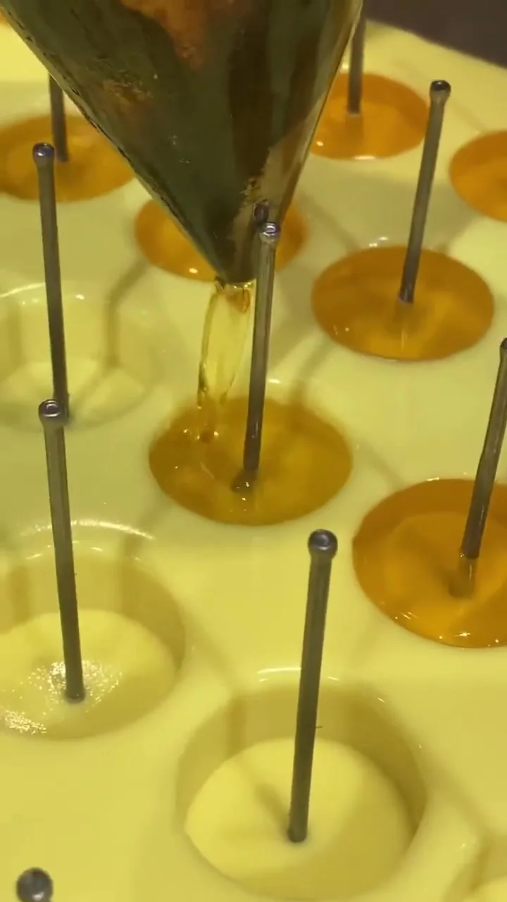 Candele coniche in cera d'api colorate: candelieri da cena senza fumo e senza gocciolamento - Italia