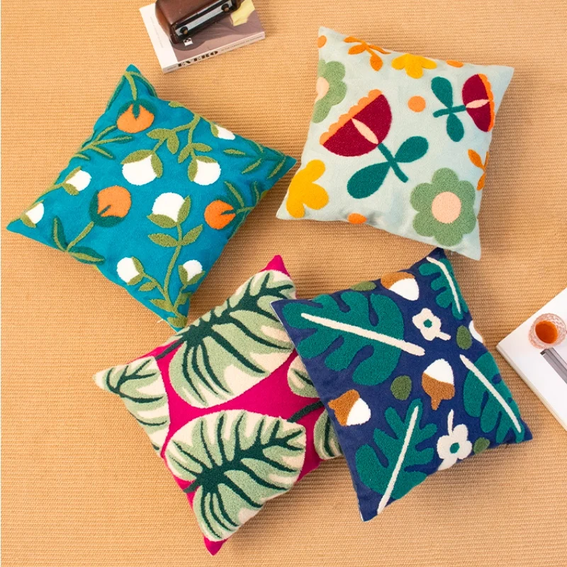 

Декоративная подушка с цветочной вышивкой, Осень-зима