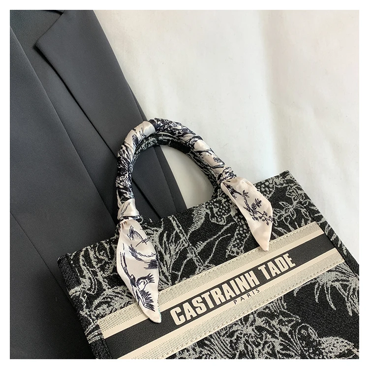 Large capacity women commuter tote bag