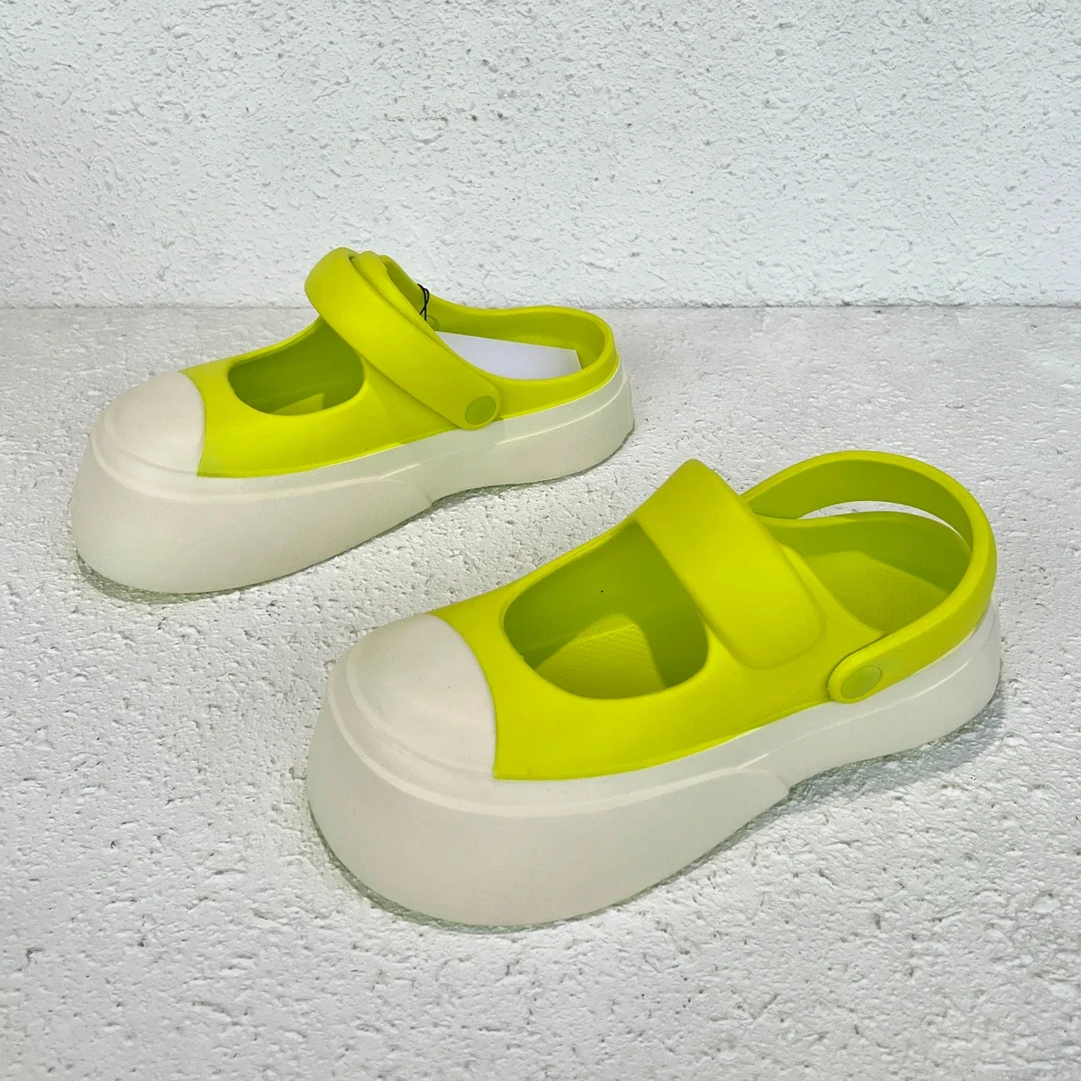 Рисунок 5 - Сандалии женские универсальные на толстой подошве