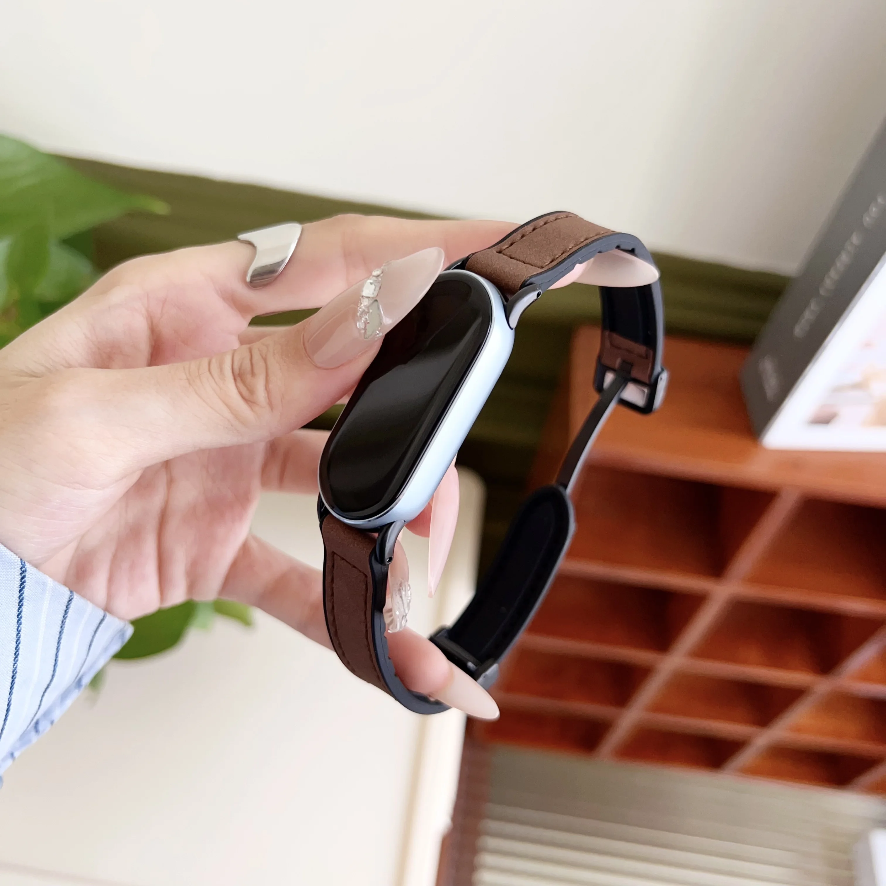 Premium Magnetic Leather Silicone Strap for Smart Bands - Elegant and Versatile Watchband Bracelet