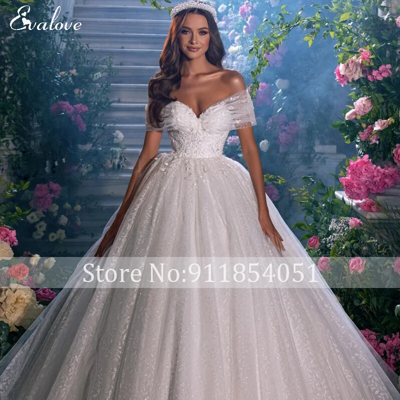 EVALOVE Romantic Sweetheart Neck Pleated Ball Gown Wedding Dress 2022 Gorgeous Appliques Lace Court Train Princess Bridal Gown long sleeve wedding dresses