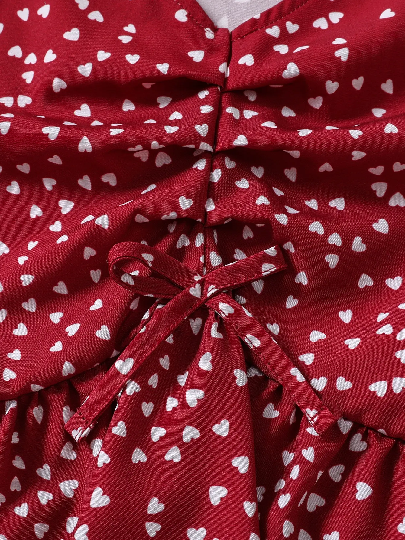 New summer style: burgundy love printed V-neck waist-hugging shirt, elegant ruffled design