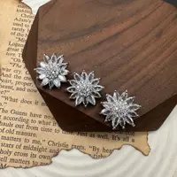 5pc/lot Luxury crystal floral buttons Cubic zirconia button for shirt Decorative CZ sewing buttons for cashmere Knit cardigan 1