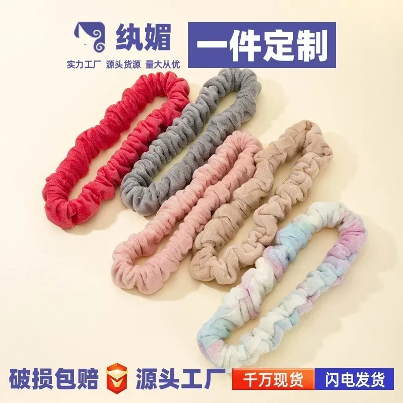 다목적 게으른 사람들을 위한 탄성 머리띠. 머리띠는 간단하고 다재다능합니다.