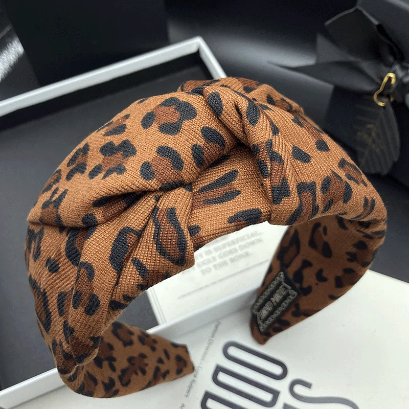 Nuova fascia per capelli con fermaglio per capelli con stampa leopardata alla moda per celebrità di Internet da donna con teschi alti, versatile per lo shopping all'aperto