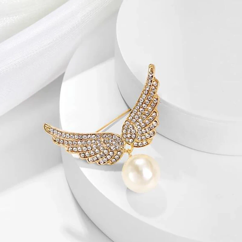 Temperament: Small Fragrant Wind Angel Wing Brooch, High-end Exquisite Pearl Pin Accessories