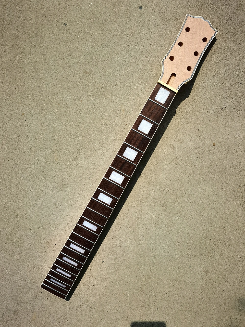 

Mahogany Guitar Neck 22 fret 24.75 inch Rosewood Fretboard Nut 42 mm white square Inlay bolt on