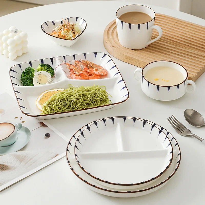 일본의 창조적 인 3 그리드 식사 접시 가정용 세라믹 조미료 접시 수프 그릇 야채 접시 아침 식사 접시 세트