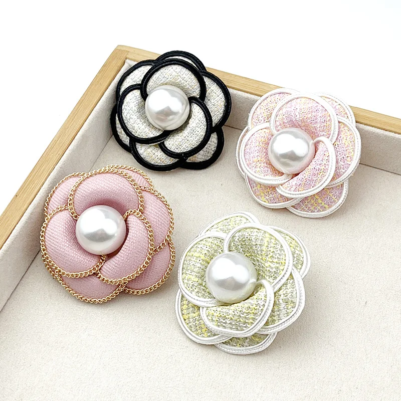 Spilla vintage con perle e camelia, elegante spilla floreale per abito