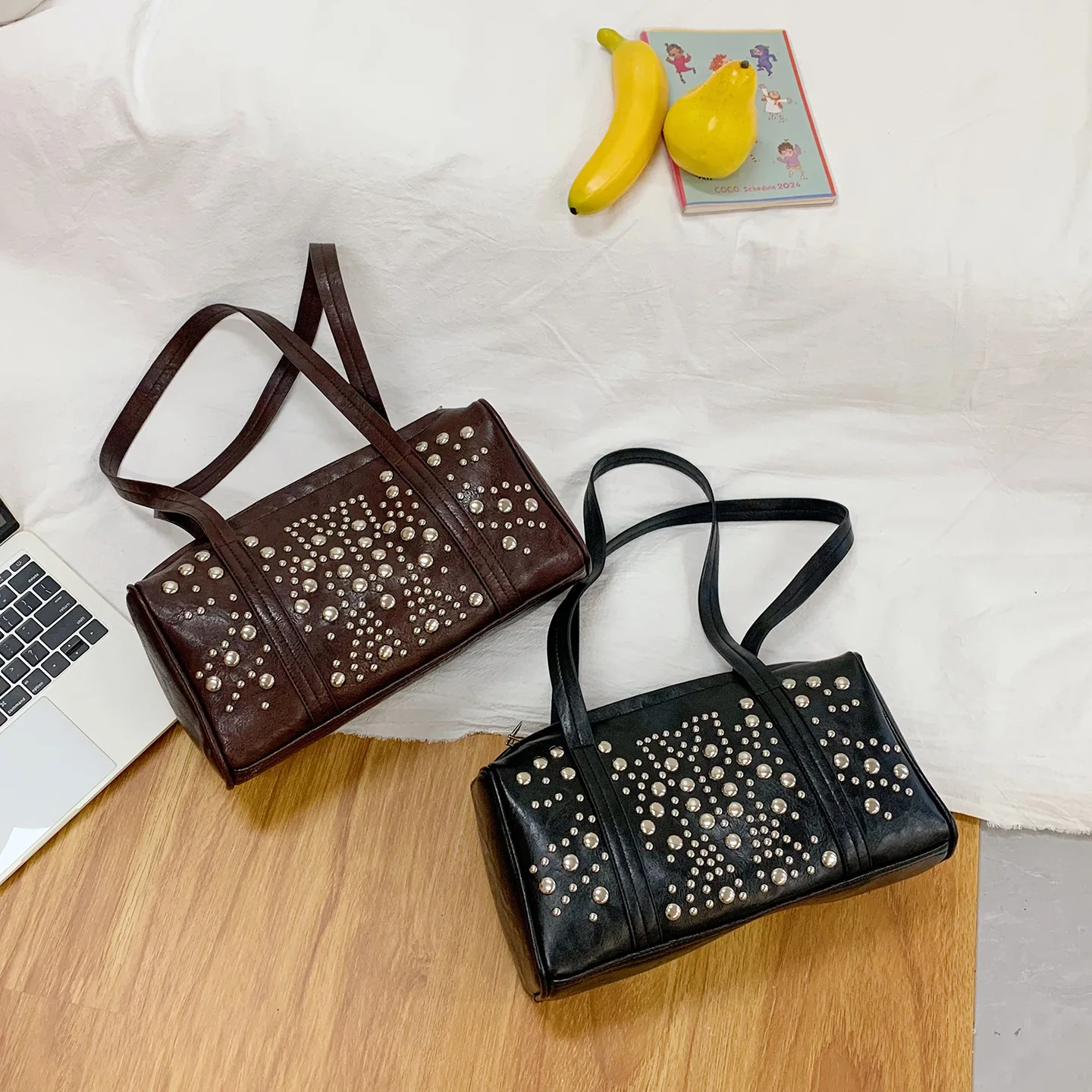 New Large-capacity Retro Commuter Handbag, Super Fire Niche Shoulder Bag, High-end Underarm Rivet Bag for Women Bags for Women
