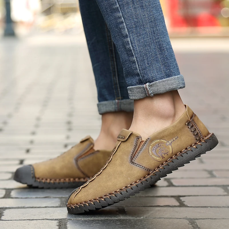 Cheap Men Flat Loafer Classic Split Leather Casual Shoes Male Hand Made Soft Moccasins Shoes Hot Sale Office Driver Shoes Light