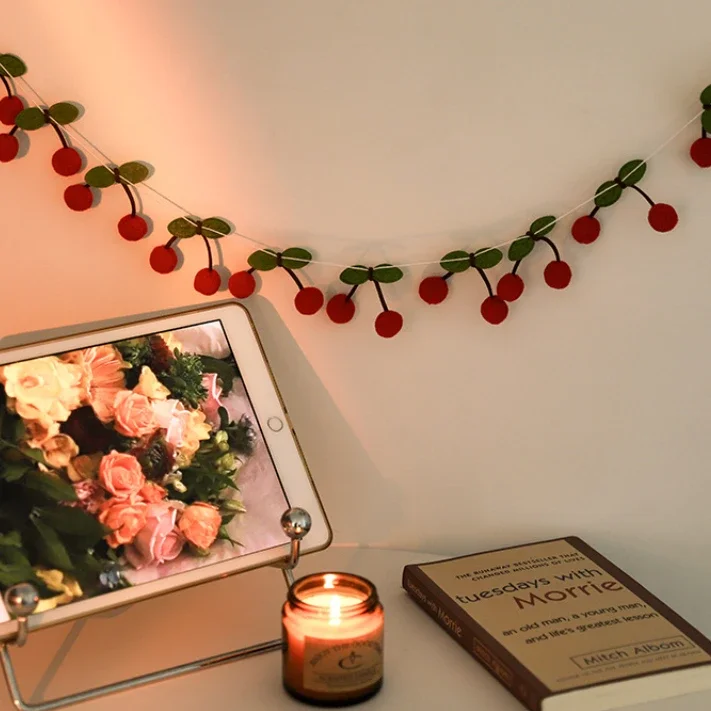 Cherry Felt Ball Handmade Garland String Wall Hanging Ornaments Hair Ball Pendant Kids Room Shower Party Favor اكواب ديزني