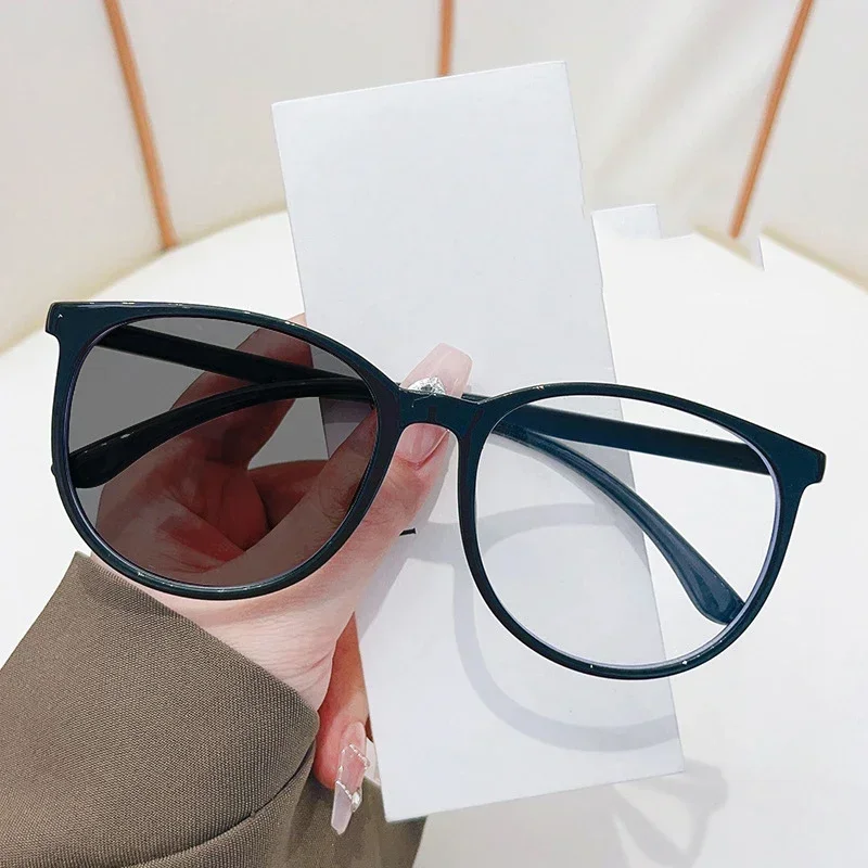 Large Photochromic Reading Glasses for Women Trendy Retro Color Changing Sunglasses Men Classic HD Far Sight Presbyopia0+1.0+4.0 5