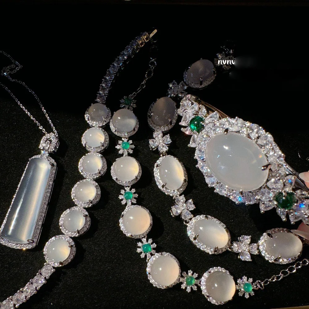 

2024 женский бирманский браслет из белого халцедона