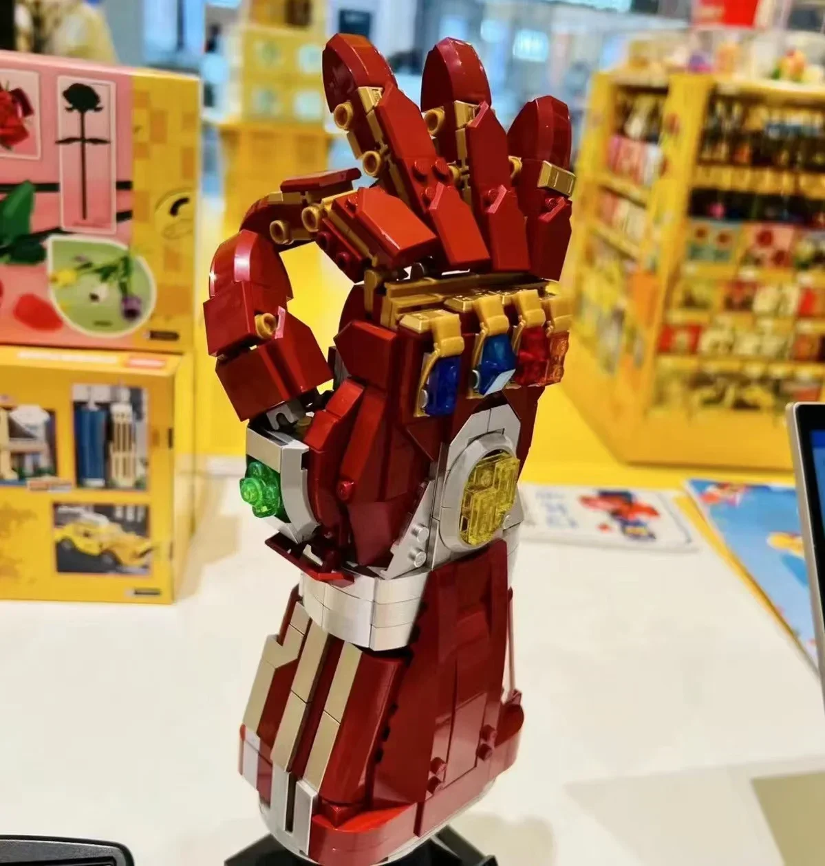 Hot Toys Heroes Arma Mans Avenger Thanos Infinity Glove Nano Gauntlet Stones Building Block Mattoni Giocattolo Per Bambini Regali Di Natale
