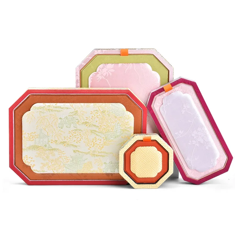 Elegant Dustproof Jewelry Display Tray with Lid - Jade Finish for Rings and Bracelets Storage