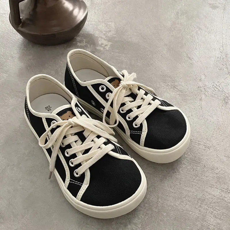 Designer Canvas Shoes Women Low Top Sneakers Wide Toe Lace Up Trainers