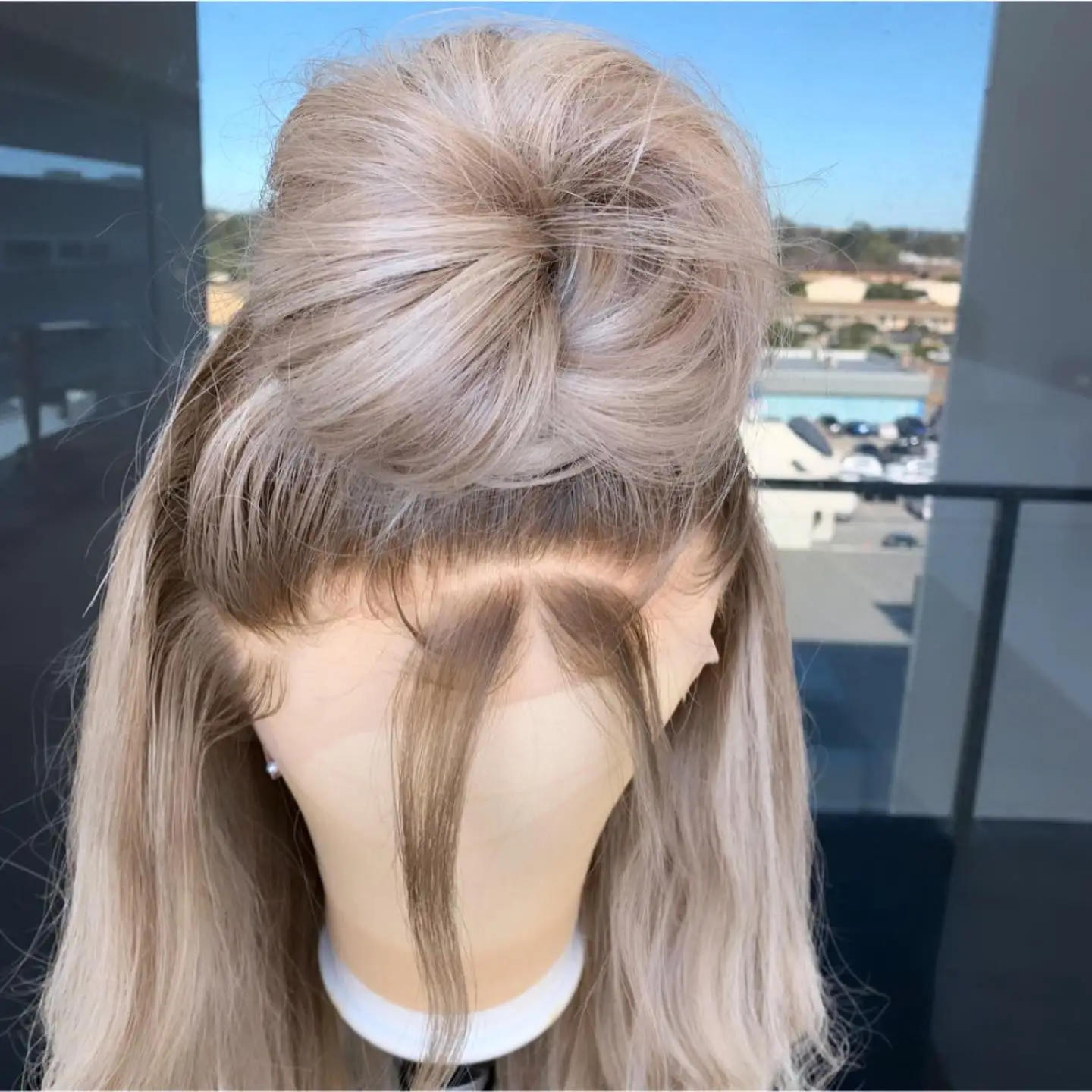 QW Ash Blonde Ombre Preplucked Glueless Body Wave Long Synthetic Hair Lace Front Wigs for Women Frontal Wig Cosplay Party