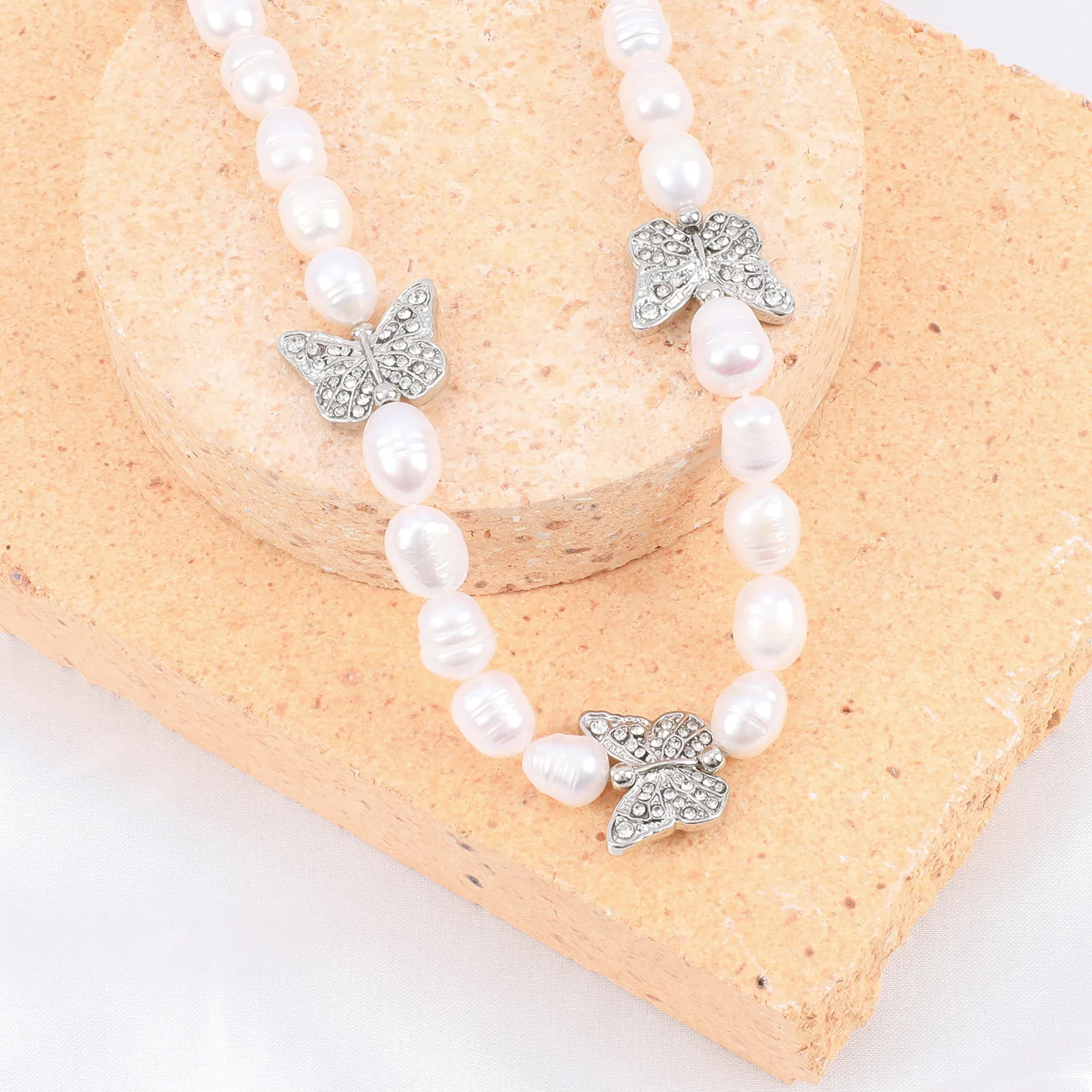 NEKOL Butterfly Charm Necklace for Women Luxury Jewelry Accessories Gifts for Ladies Fashion Beads Necklaces Jewellery Wholesale