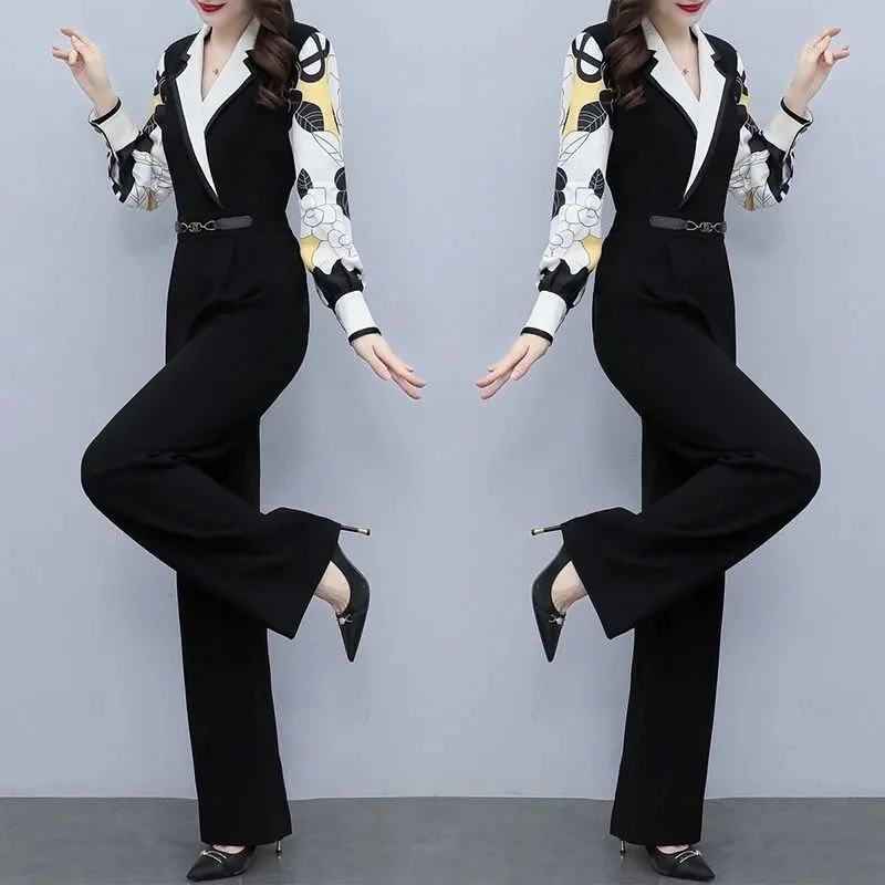 

Женский брючный костюм с воротником-стойкой