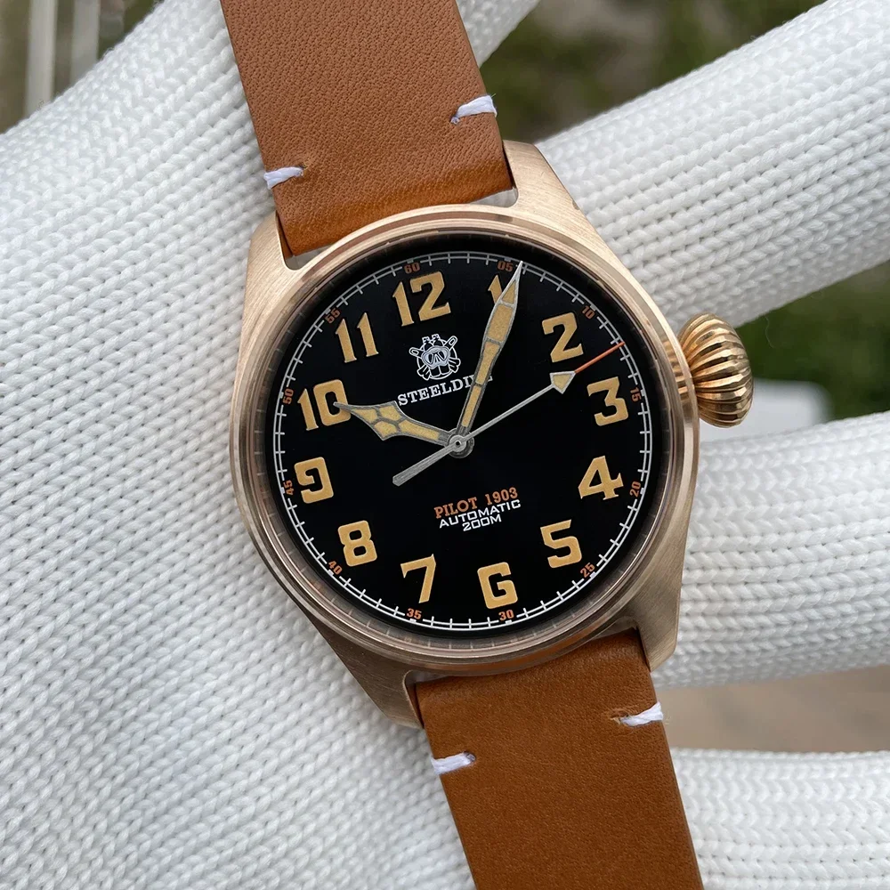 

STEELDIVE Brand NH35 Dive Watches Pilot for Men 39MM Solid Bronze Case Super Luminous Black Dial Leather Strap 200M Waterproof