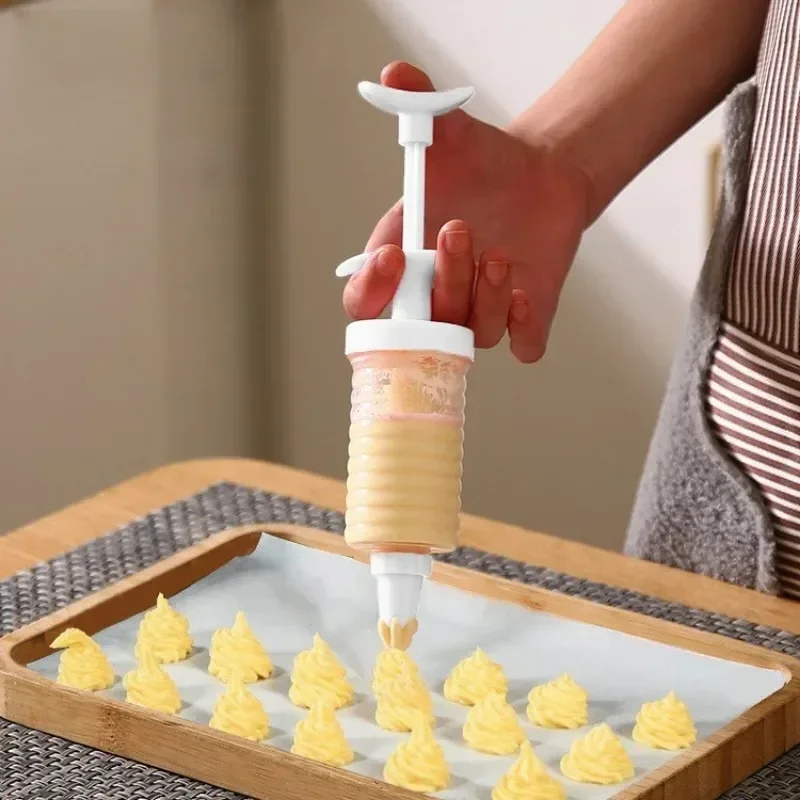 8 Pipe Nozzles Plastic Cream Baking Nozzle Dispenser Icing Pastry Tips