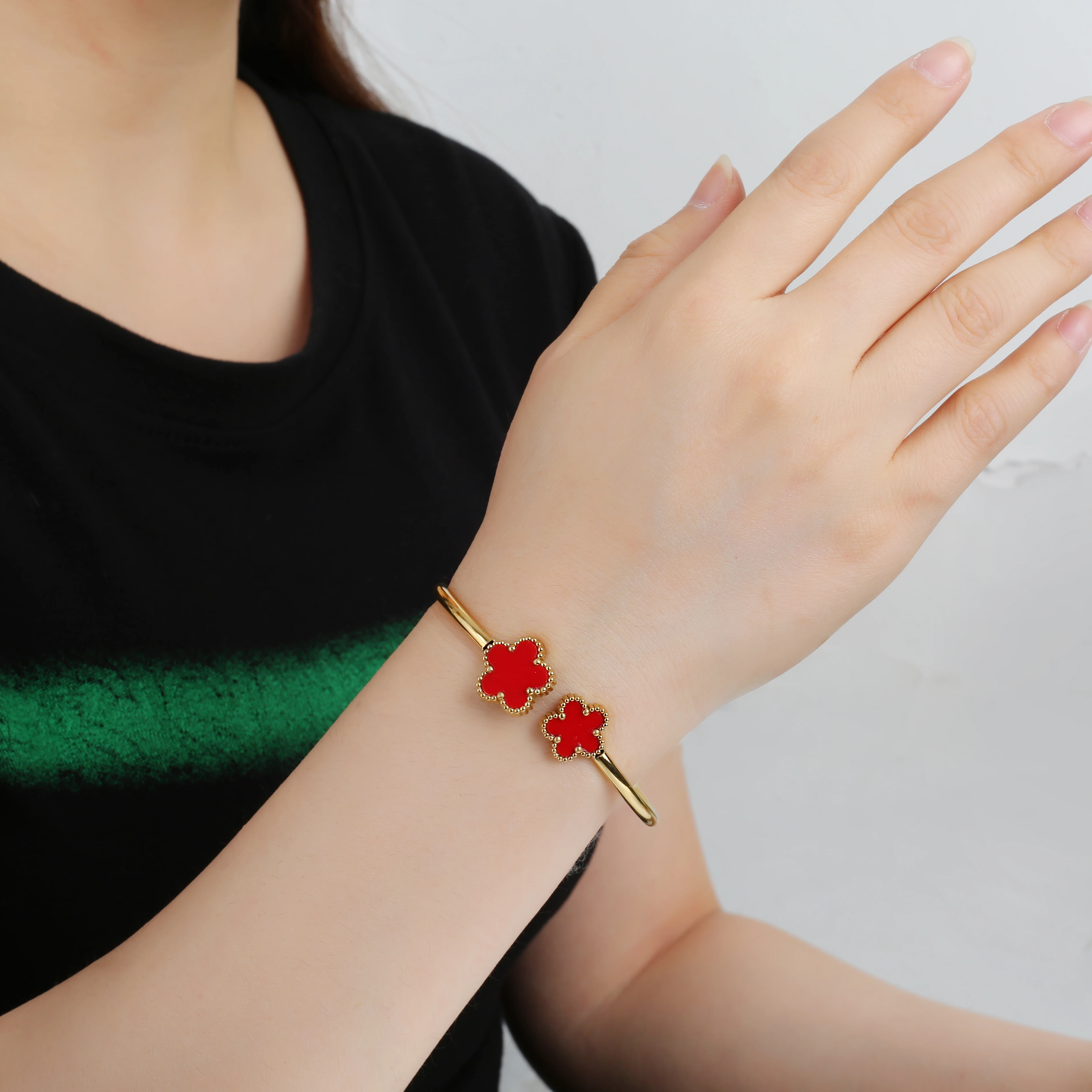 Classic Luxury Stainless Steel Five-Leaf Flower Open Bracelet Simple For Woman Girl New Fashion Party Anniversary Jewelry Clover 5