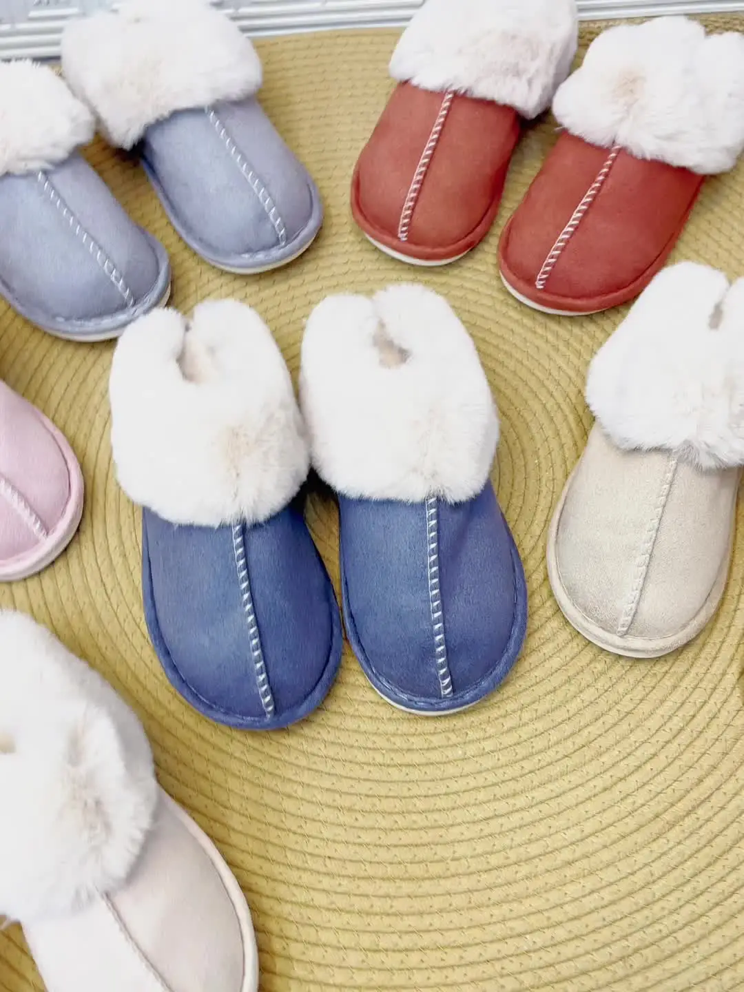 NEFLUM Pantofole in Pelliccia Sintetica Donne Home Fluffy Flat Slides Comfort Furry House Shoes Winter Sweet Shoes Female Slipper Indoor Infradito