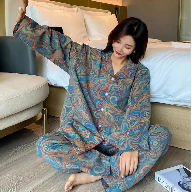 2023 New Extra Large Autumn Long Sleeved Loungewear Design Printed Pajamas Women Loose Fitting Homewear Set V-neck Sleepwear