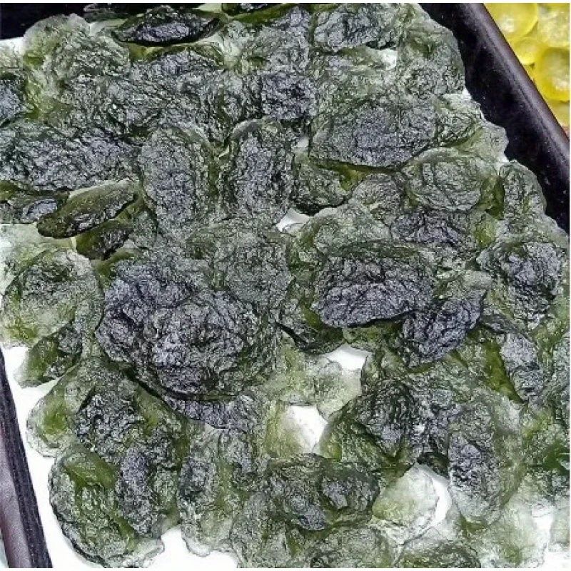 Moldavite 힐링 스톤, 변화와 성장을 상징하는 독특한 크리스탈