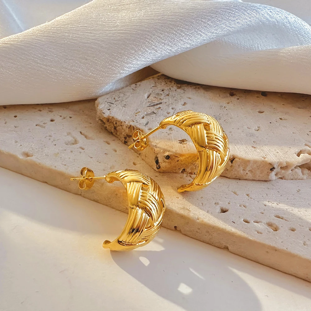 2026 New Punk Hollow Weaving Gold Plated Geometric Stud Earrings Striped Wide C Shape Vintage Aesthetic Jewelry Wholesale Bijoux