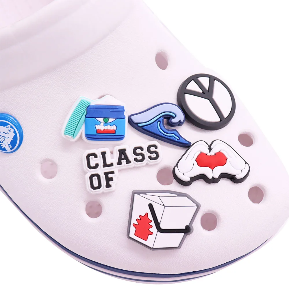 

Single Sale 1pcs Shoe Charms Designer Garden Shoe Accessories Buckle Decorations Fit Croc Wristband JIBZ Kids Party Gift