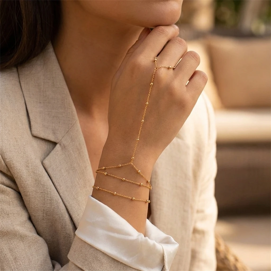 Zierliches Boho-Satellitenperlen-Fingerarmband für Frauen, sexy goldfarbene Handgeschirrkette, minimalistischer Valentinstag, Sommerschmuck, Geschenk
