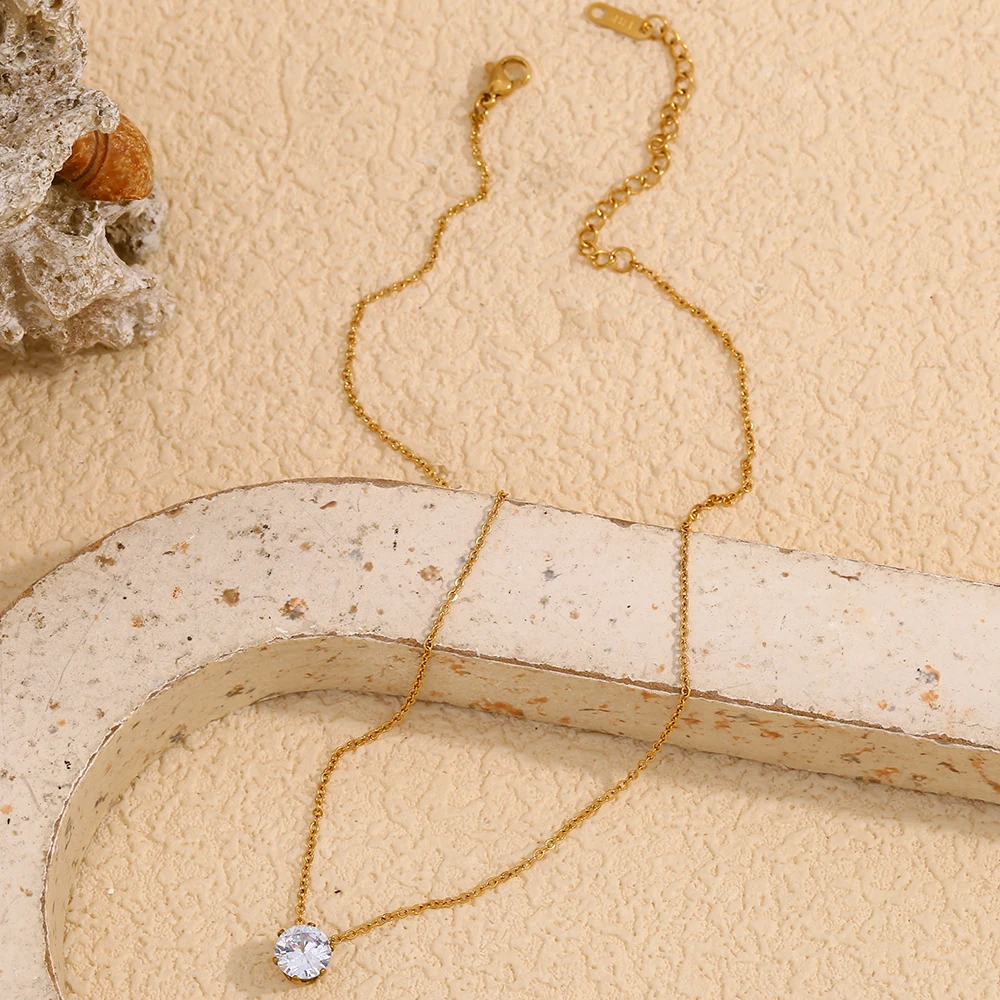 E.B.belle Crown Pendant Necklace chain detail
