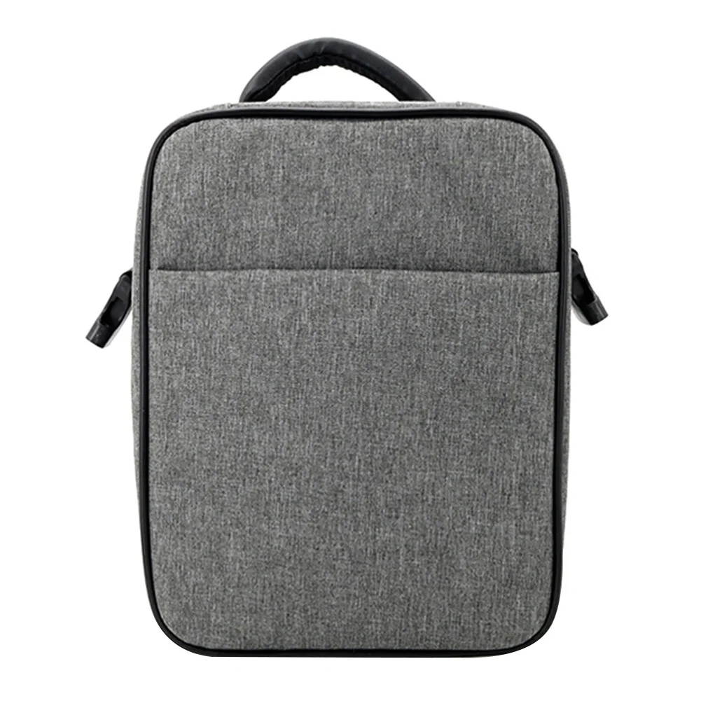 Sac bandoulière étanche pour drone FIMI X8 SE 2020, porté en travers du corps par une personne.