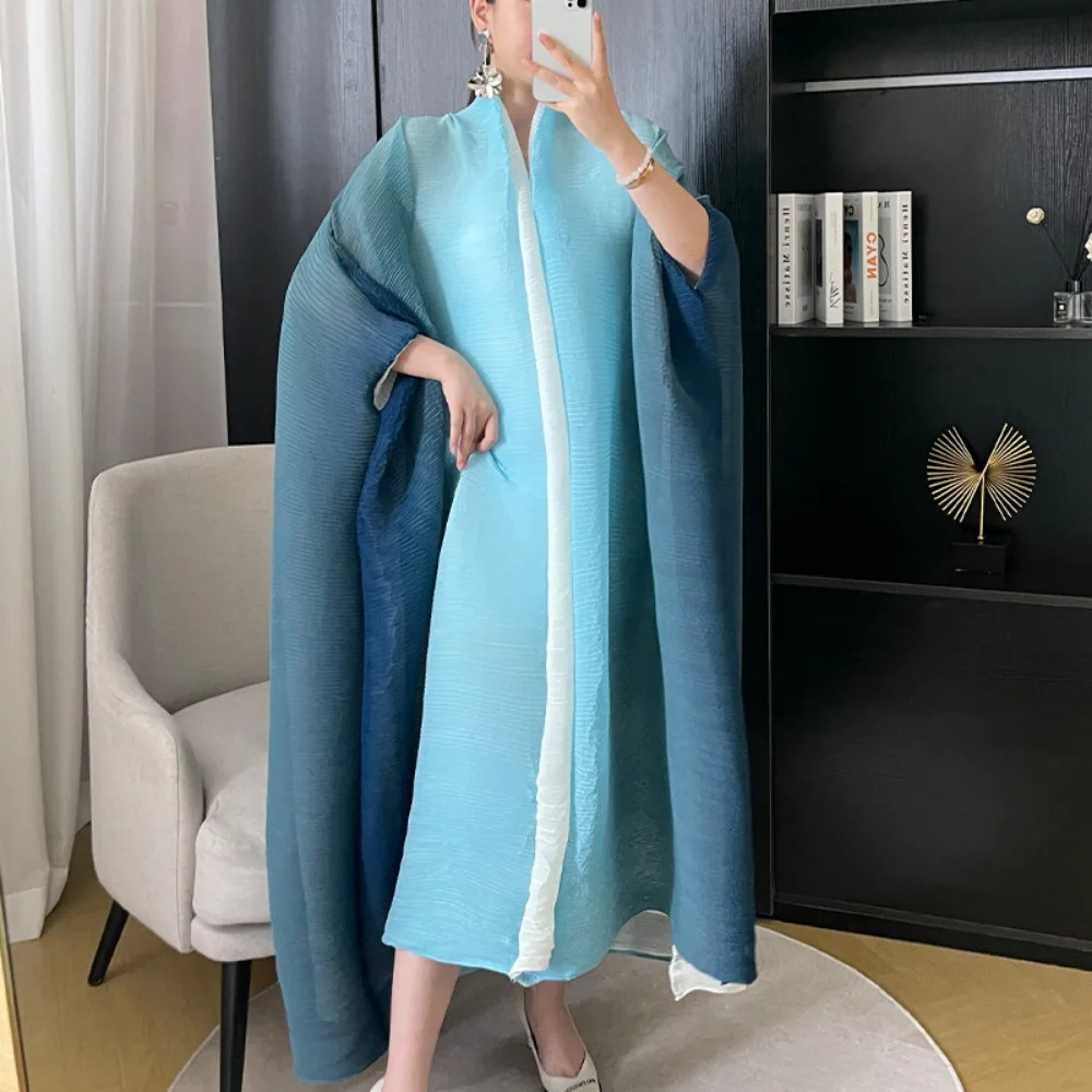 

Pleated Gradient Color Trench Coat Jacket Women Long Bat Sleeve Loose Large Size Outer Cloak Long Robe Miyake Autumn New Fashion