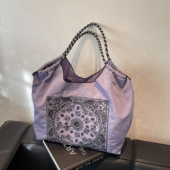 Borse tote di personalità con ricamo squisito di grande capacità Borse a tracolla alla moda in stile nazionale super cool per le donne 2025 Nuovo
