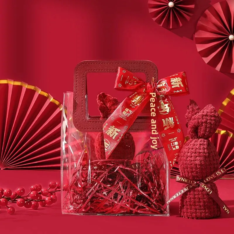 thumbnail image 1 of Bolsa de regalo transparente de Año Nuevo 2024 Caja de regalo portátil de tamaño pequeño de tacto lujoso Embalaje rojo para la reunión anual de Año Nuevo, 1 of 5