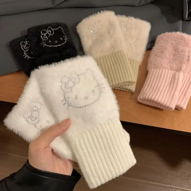 Hello Kitty 반지털 장갑: 귀여움과 따뜻함의 조화