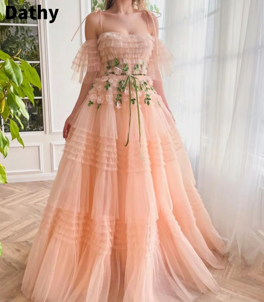 

Dathy Pink Sweetheart A-line 3D Layered Tulle Appliqué Elegant Backless Thin Shoulder فساتين ال Straps Ladies Formal Party Dress