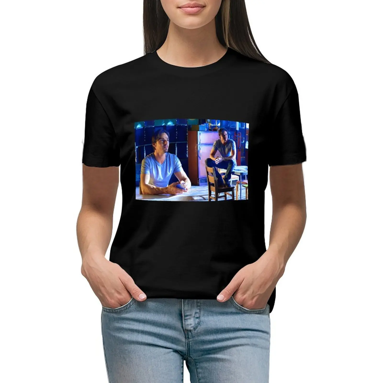 Smilling V Sitting Pretty Saturn Returns? Magliette Magliette Grafiche Magliette Estive Vestiti Primaverili Donna 2024