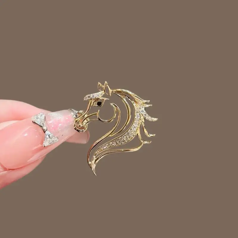 1pc Simple Exquisite Hollow Horse Brooch Versatile Temperament Animal Small Brooch Pin Fashion Clothing Jewelry Accessories Gift