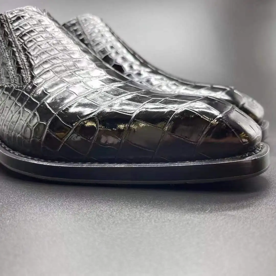 Рисунок 6 - Мужские туфли из крокодиловой кожи