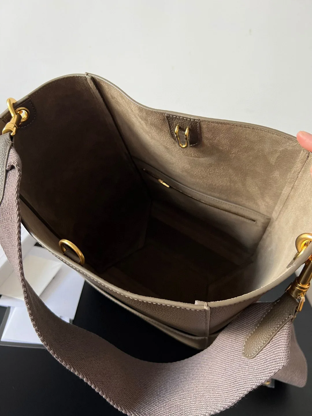 

Simple leather bucket crossbody bag 984