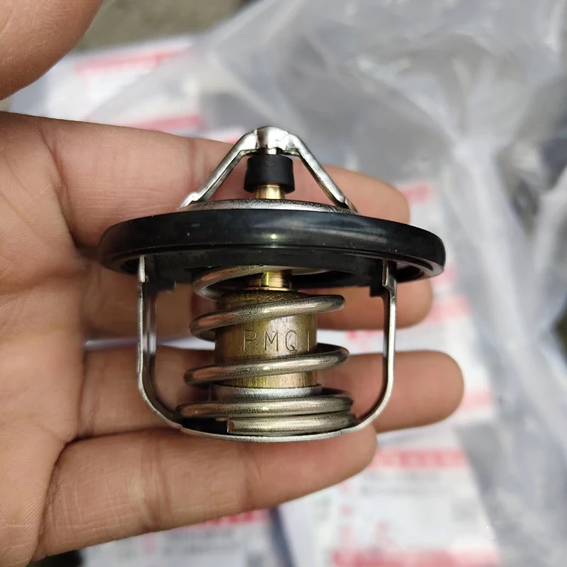 Original OEM 17670-63J00 Car Engine Coolant Thermostat 82℃ for