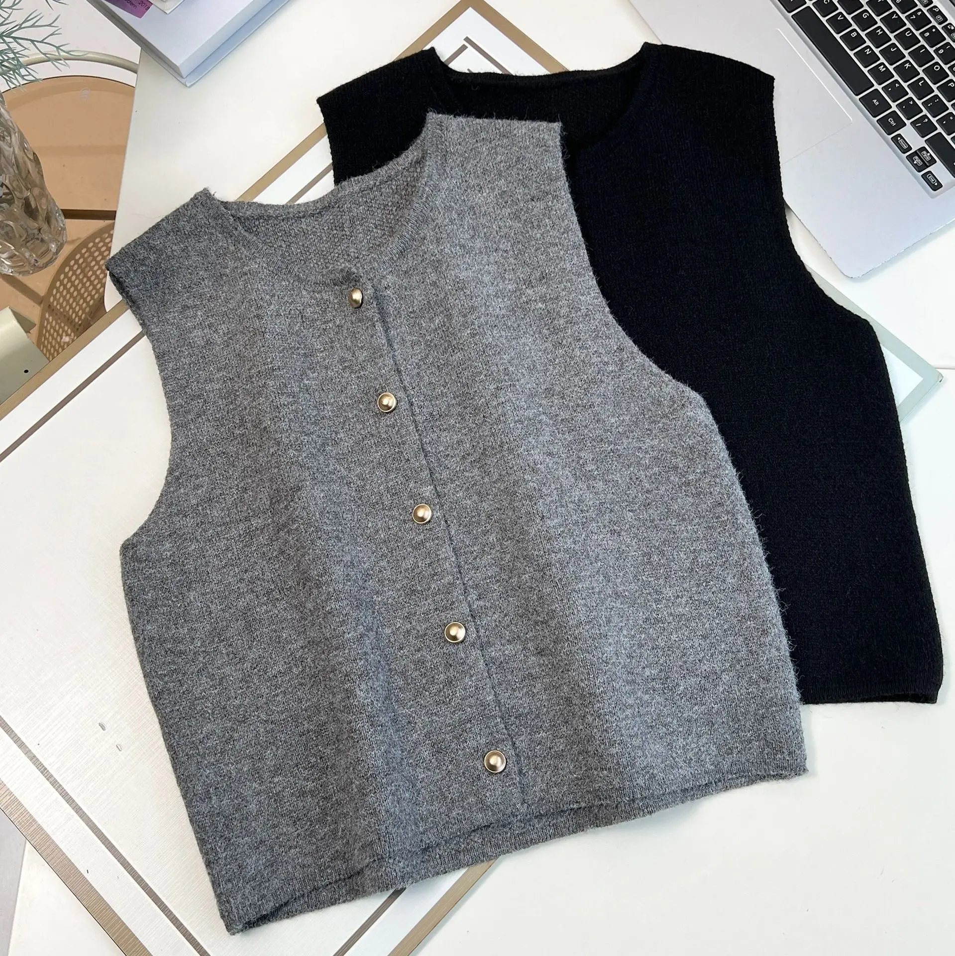 XXXXL Fashion Plus Size Women's Sleeveless Vest New Autumn And Winter solid-color Knitted Cardigan Casual Sweaters 8521